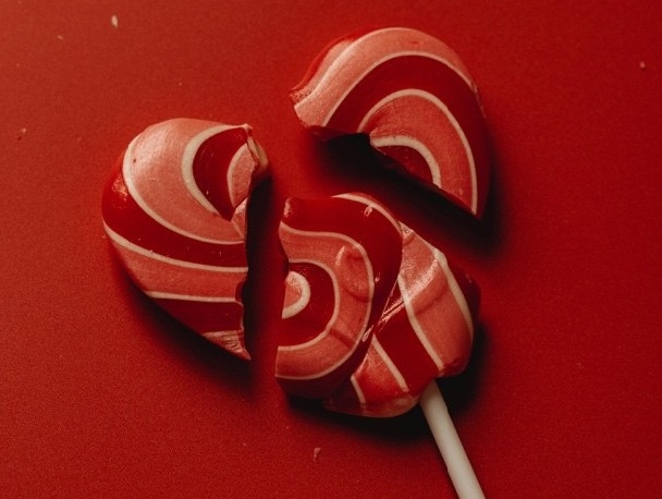 broken heart lolly pop